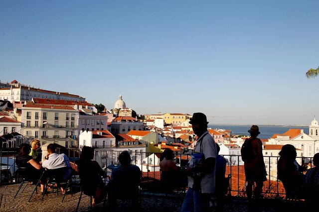 Câmara de Lisboa vai suspender registos de alojamento local em cinco bairros