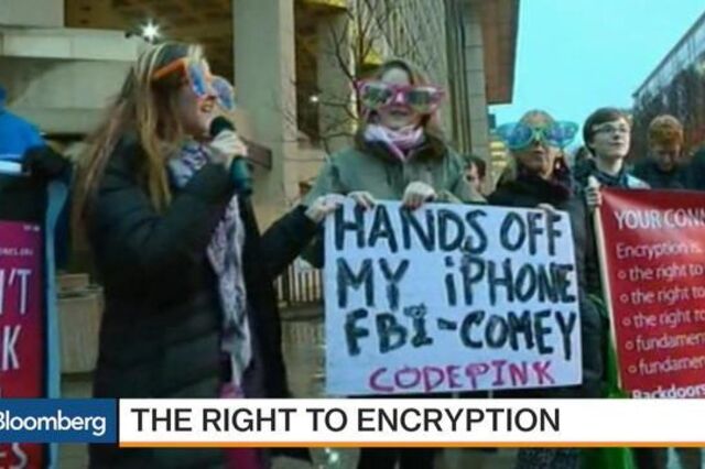 Como a 'guerra' entre Apple e FBI pode beneficiar os 'hackers'