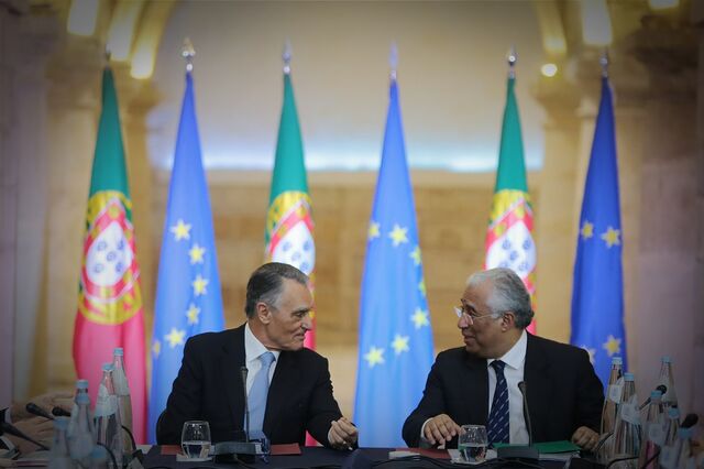 Costa invoca 'sentido de Estado' para não comentar livro de Cavaco