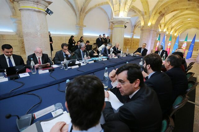 Governo criou serviço com estagiários não pagos