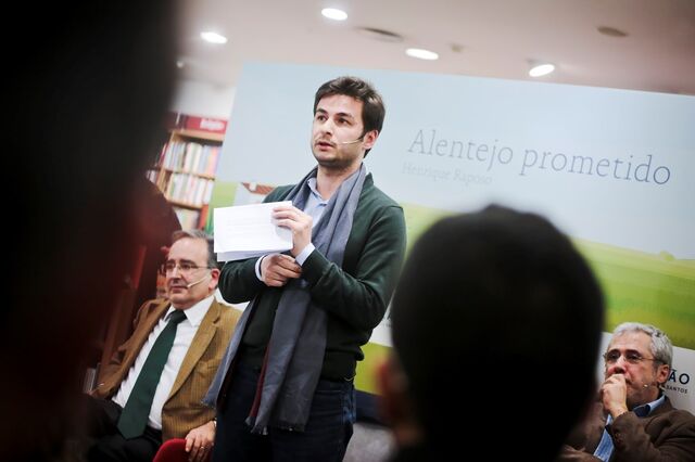 Cante alentejano interrompe apresentação do livro de Henrique Raposo