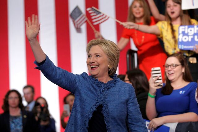 Hillary leva Porto Rico, Sanders aguenta até à convenção