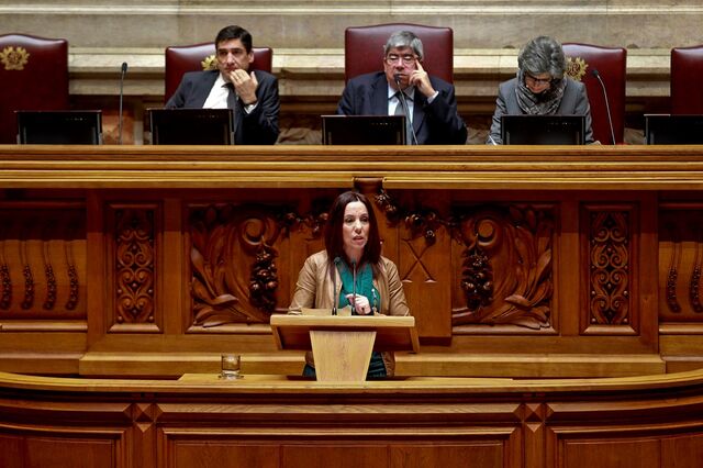 Verdes defendem que UE tem sido 'obstáculo' aos objectivos do 25 de Abril 