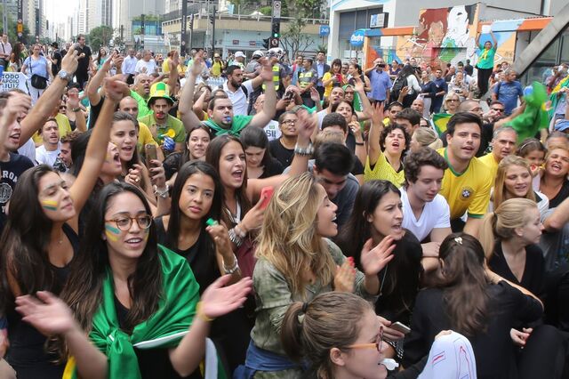 Portugueses preocupados com situação política e económica do Brasil 