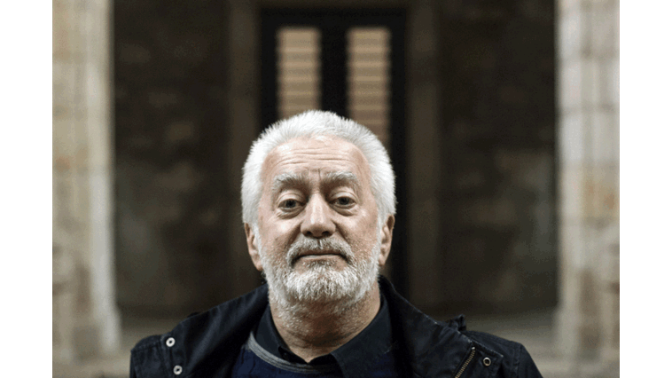 Teatro: Poesia na banalidade dos lábios