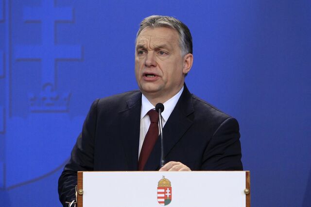 Orbán continua a governar por decreto até junho