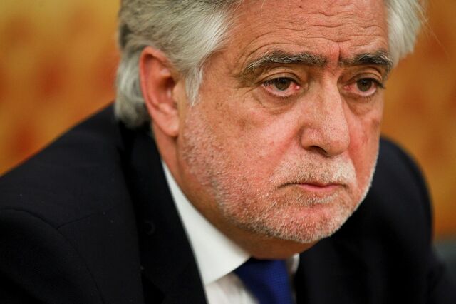 Luís Amado pede mais 'política' para resolver 'espiral de crise'