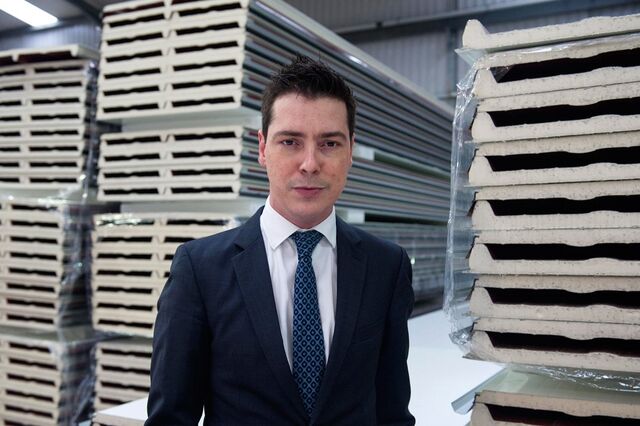 Painéis sandwich dobram em Felgueiras