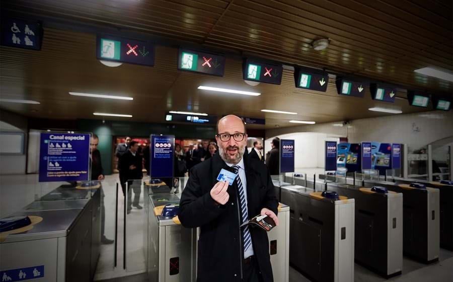 João Pedro Matos Fernandes - Ambiente: É pela tutela dos transportes, e sobretudo pelos processos de reversão operados nas concessões de Lisboa e Porto, que o ministro do Ambiente mais tem aparecido nas notícias. Apesar da controvérsia dessas decisões e do protagonismo que elas trouxeram a este engenheiro civil, de 48 anos, o seu nome é citado por apenas 0,1% dos inquiridos. O ex-presidente da Administração dos Portos do Douro, Leixões e Viana do Castelo (APDL) e, mais recentemente, da empresa Águas do Porto, obtém apenas mais uma décima (0,2%) quando a escolha é sobre o pior ministro – e ninguém o aponta como o melhor.