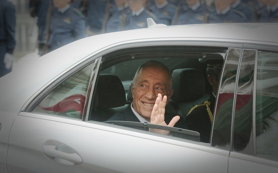 Ao contrário do que fez quando chegou ao Parlamento, o novo Presidente saiu da Assembleia de carro. Próximo destino? Jerónimos.