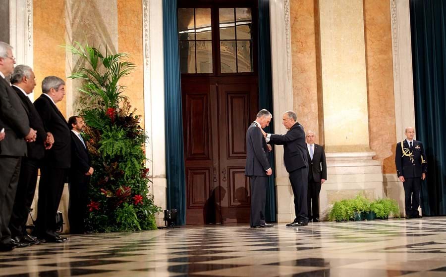 Da Mesquita para a Ajuda. E para condecorar o seu antecessor, Aníbal Cavaco Silva. 