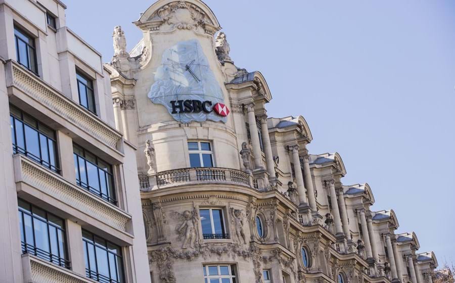 Apesar das preocupações em torno da banca europeia, o HSBC distribuiu 10,9 mil milhões de dólares aos accionistas e integra a lista das empresas que dão um maior cheque aos investidores. O banco britânico conseguiu um lucro de 15,1 mil milhões.