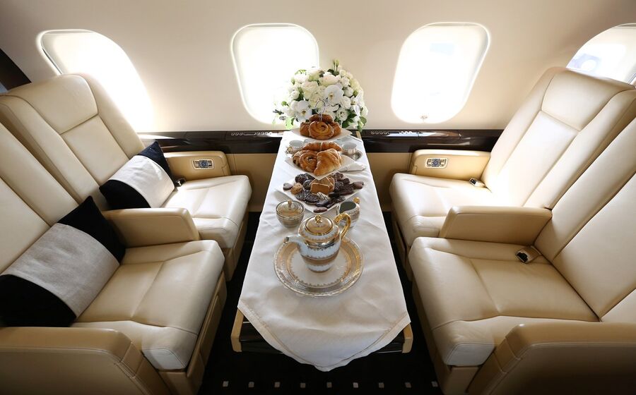 bombardier jacto privado