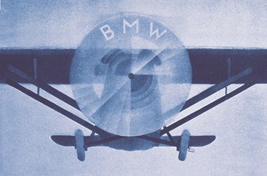 O logo da BMW remete para a hélice de um avião.