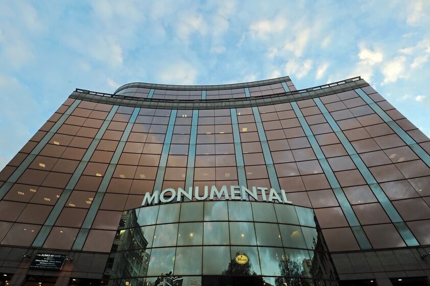 Monumental