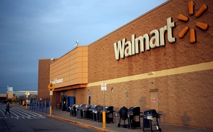 Walmart pede a empregados para fazerem entregas no regresso a casa