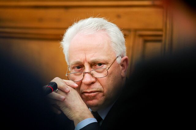 Regulador crê que solução para a banca passa por veículo com créditos 'maus' e imóveis