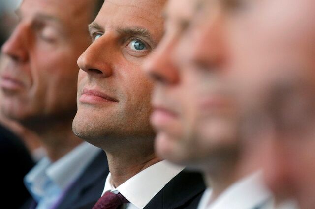 Emmanuel Macron sobe nas sondagens e está mais próximo do Eliseu