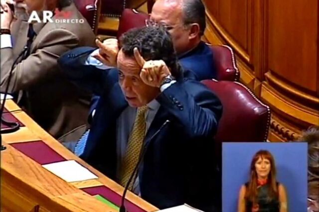 Corninhos, piadas ou impostos por pagar já demitiram governantes