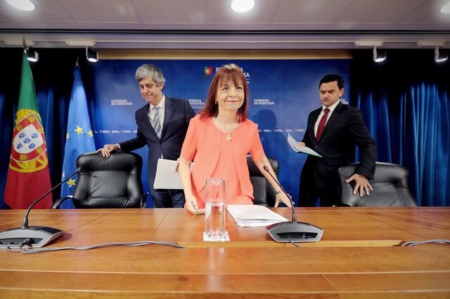 Governo prolonga redução de funcionários públicos até 2019