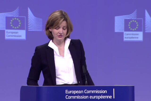 Bruxelas anuncia regresso de peritos a Atenas para terminar 1.ª revisão