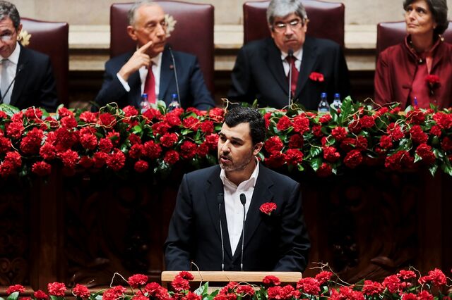 PAN diz que política da maioria absoluta 'tem de desaparecer'