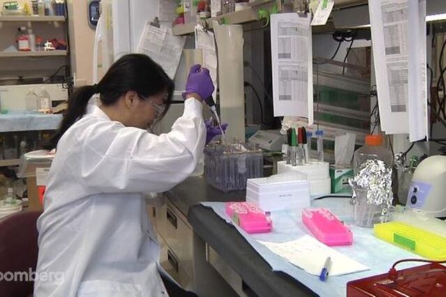 Covid-19: Farmacêutica Eli Lilly suspende ensaio clínico por segurança