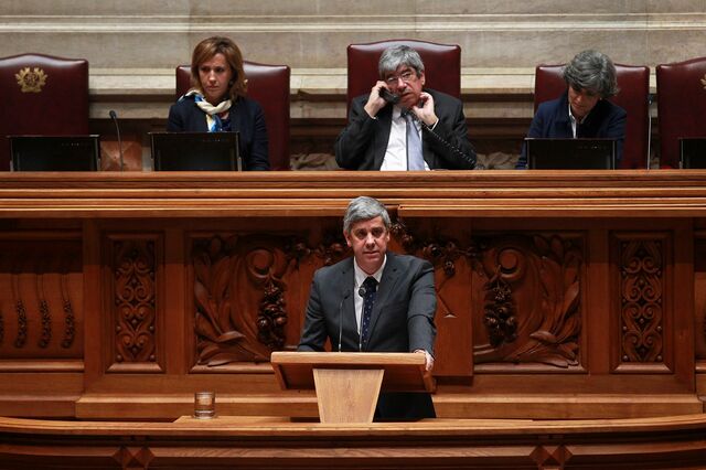 Costa baixa investimento público para valor mais baixo da democracia