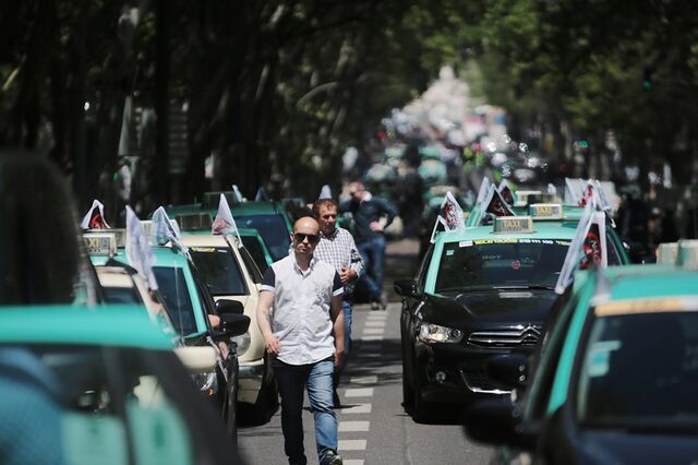 Governo decide mudanças na lei do táxi sem passar no Parlamento 