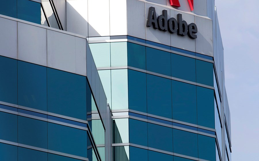 24º Lugar: Adobe. A tecnológica paga em média aos seus funcionários 140.000 dólares por ano (123.347 euros). Dividido por 14 meses, este valor equivale a uma remuneração mensal de 10.000 dólares (8.811 euros/mês).