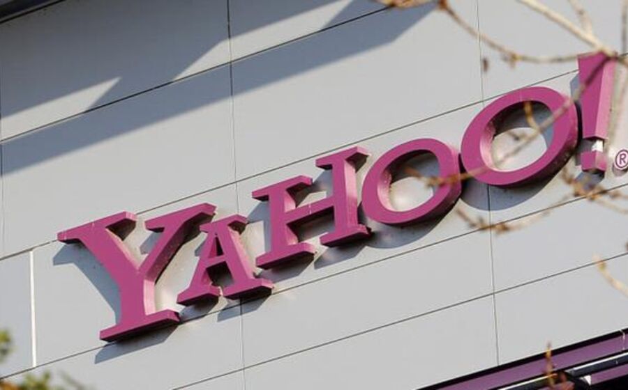 BLOOMBERG TV - Yahoo Ponders to Sell or Not to Sell