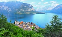 3 Hallstätter, Áustria. Aninhada entre as montandas e o lago com o mesmo nome, esta bela aldeia abriga a que se julga ser a mina de sal mais antiga do mundo. Foi declarada Património Histórico da Unesco em 1997.