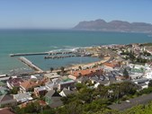 9 Kalk Bay, África do Sul. É um dos locais mais frequentados perto da Cidade do Cabo por quem gosta de bom marisco, fazer compras e visitar galerias de arte.