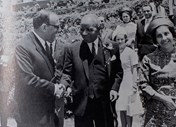 Baltazar Rebelo de Sousa cumprimenta o Presidente do Malawi, Hastings Kamuzu Banda, durante uma visita a este país, em Novembro de 1969.