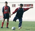 Durante um treino no Benfica com o jogador Dudic.