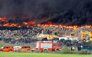 Maior depósito de pneus de Espanha arde a 50 km de Madrid