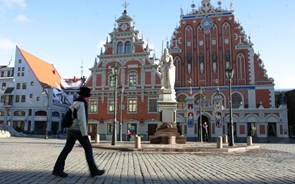 Letónia lidera subida das dormidas turísticas em 2018. Mas é Espanha que tem a fatia de leão