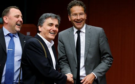 Eurogrupo: Grécia vai receber mais dinheiro, mas não todo