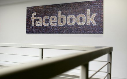 Facebook põe fim a bloqueadores de publicidade