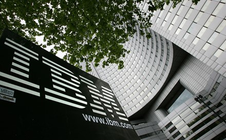 IBM conduz Dow Jones a recorde acima dos 23 mil pontos