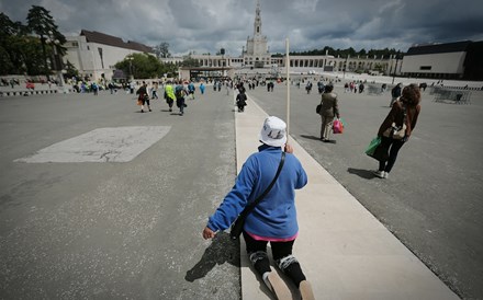 Papa em Fátima: Quase mil euros por uma noite em saco-cama