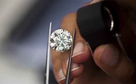 Angola quer aumentar produção de diamantes para 14 milhões de quilates por ano 