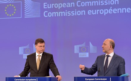 Centeno entre o aliado Moscovici e o rígido Dombrovskis no desafio às regras