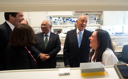 Marcelo inaugura i3S a brincar com “optimismo excessivo” de António Costa