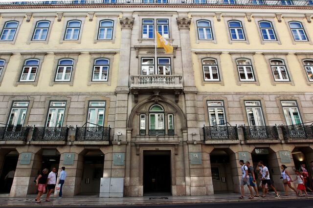 Associados do Montepio reúnem-se hoje para passar banco a sociedade anónima