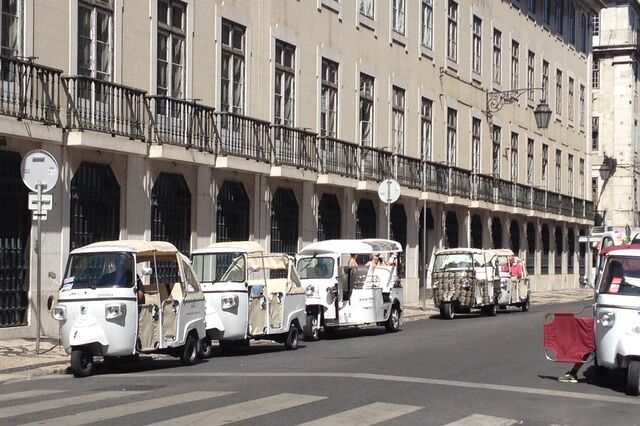Dezenas de 'tuk tuk' à 'borla' este domingo em Lisboa