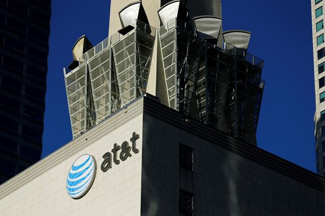 AT&T e Time Warner: Suspense regulatório no maior negócio do ano