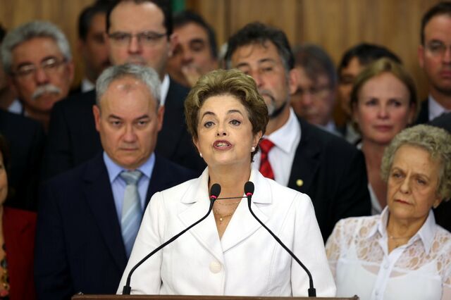 Dilma apela aos brasileiros para se mobilizarem contra o 'golpe'