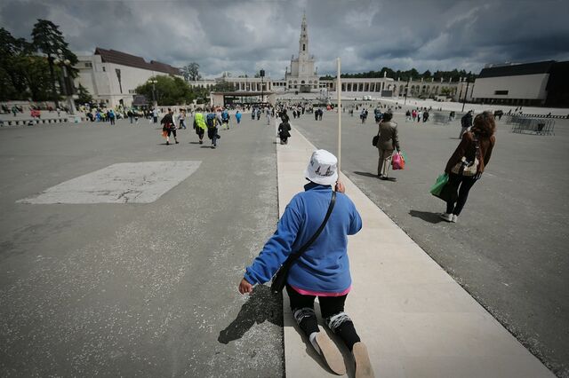 Papa em Fátima: Quase mil euros por uma noite em saco-cama