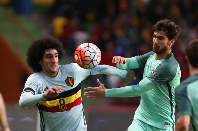 Barcelona anuncia contratação do internacional português André Gomes